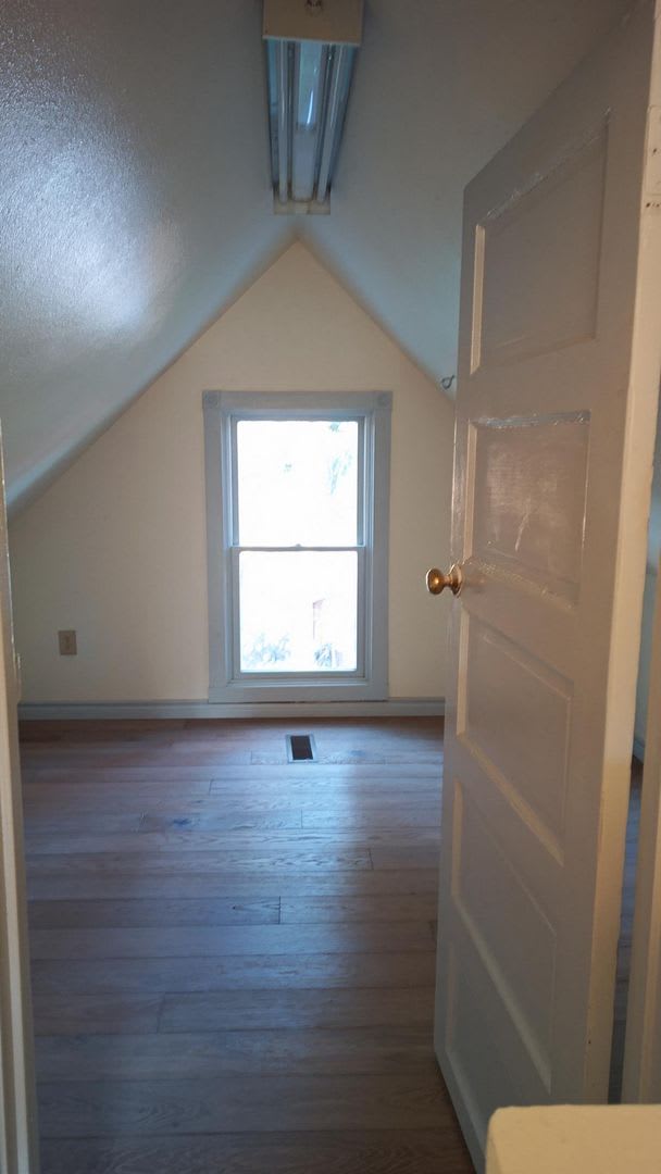 6+ Bdrm Home Built 1895. Close In. With Pastures. – photo 4