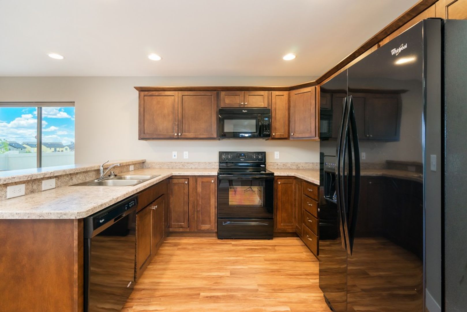4 Bedroom Townhome in River Pointe Subdivison – photo 5