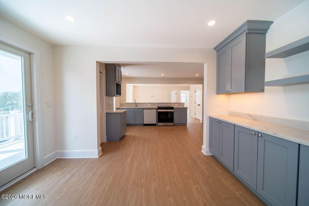 1125 E Ocean Avenue – photo 4