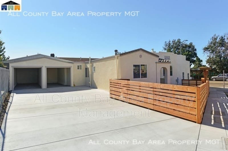 2462 Taylor Ave – photo 2