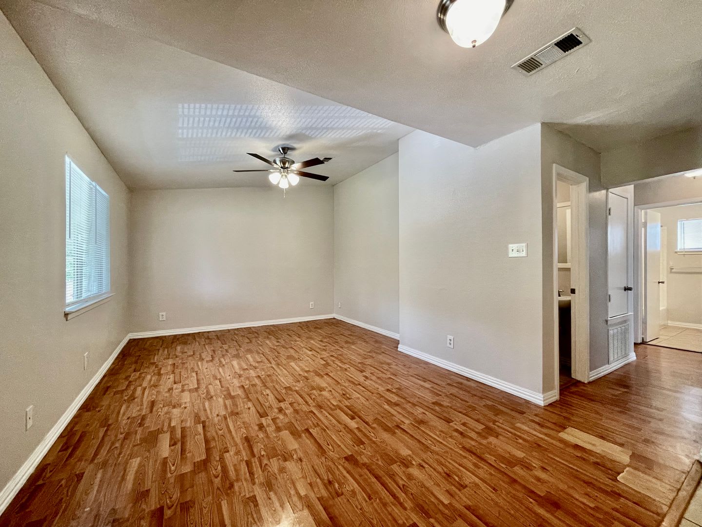 205 S Mitchell St – photo 2