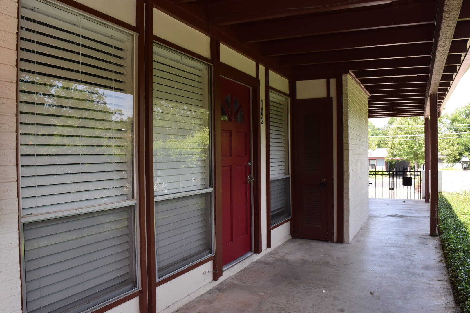 Updated Condo- 5601 Woodrow – photo 2