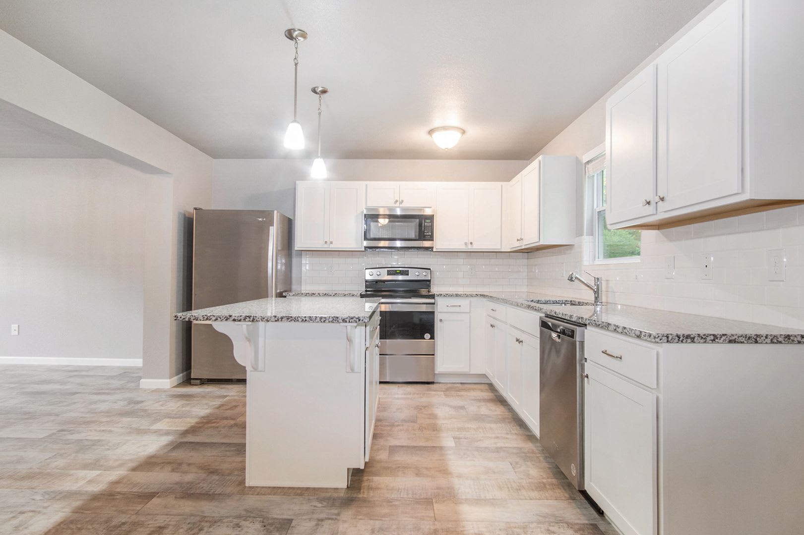 1002 Richard Avenue – photo 4