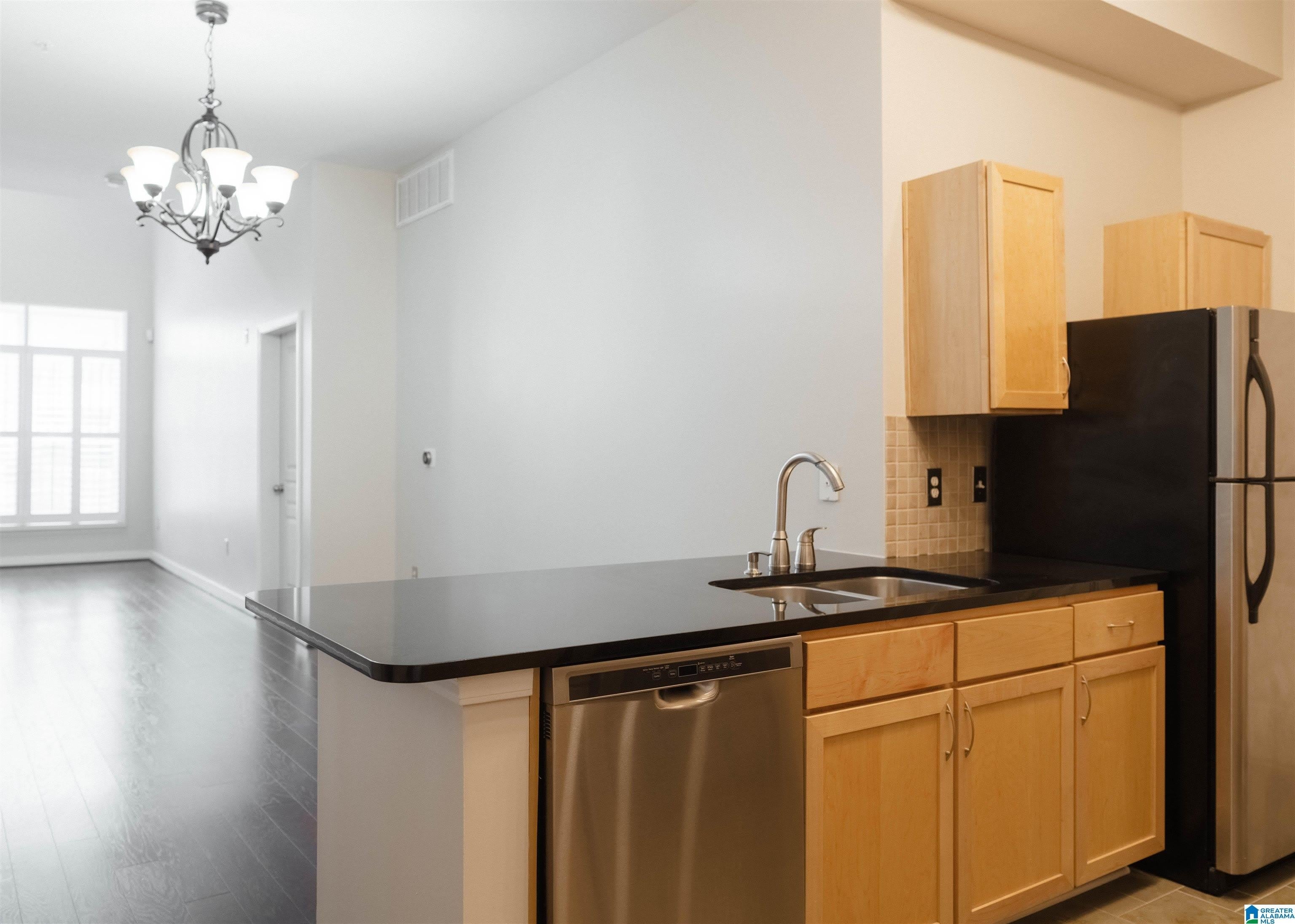2020 5TH AVENUE – photo 2
