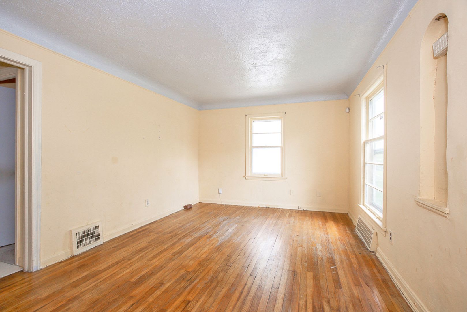 2 BED 1.5 BATH BEAUTIFUL SINGLE FAMILY HOME IN WARRENSVILLE HEIGHTS! – photo 5