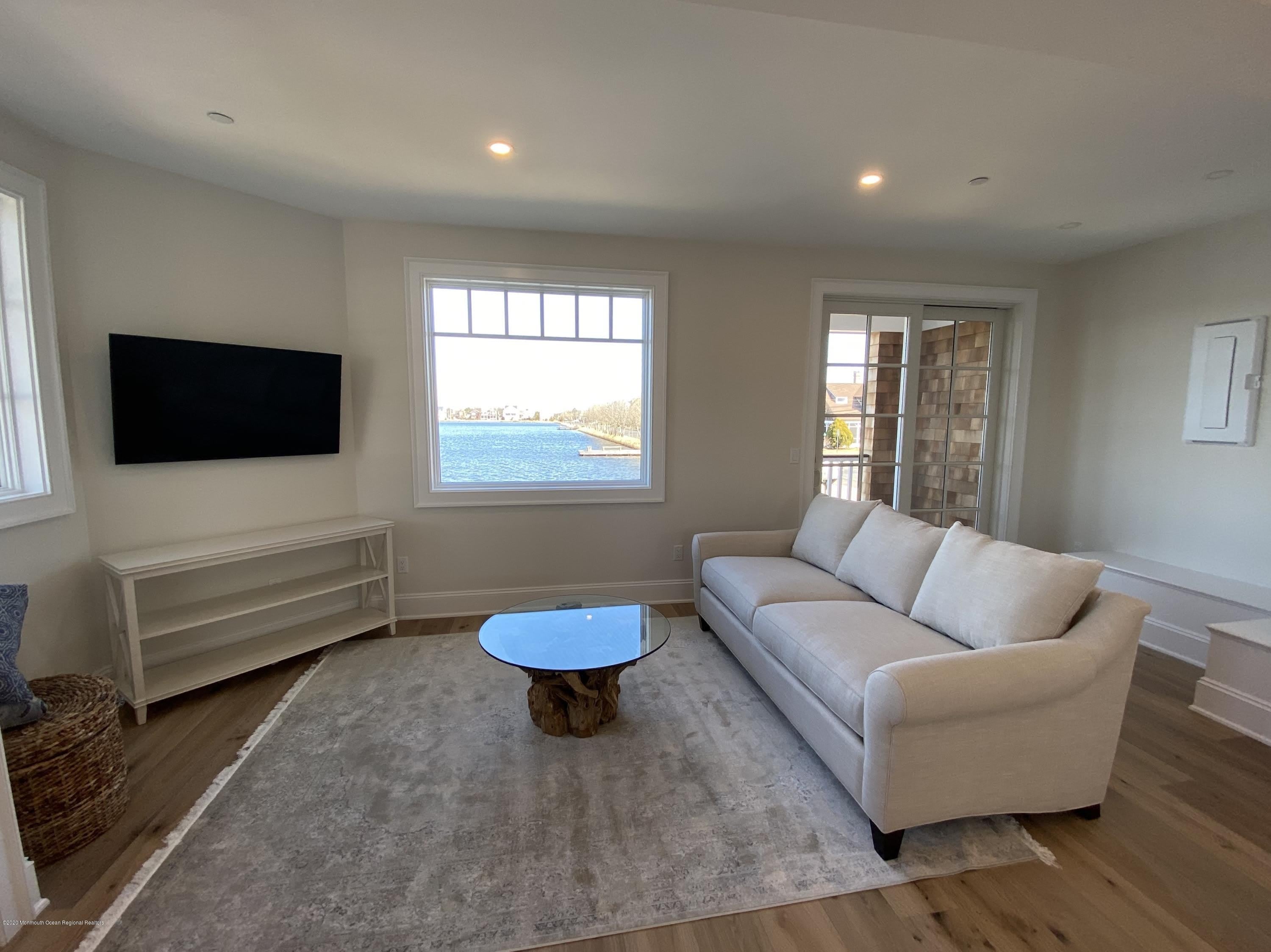 410 Lake Avenue – photo 5