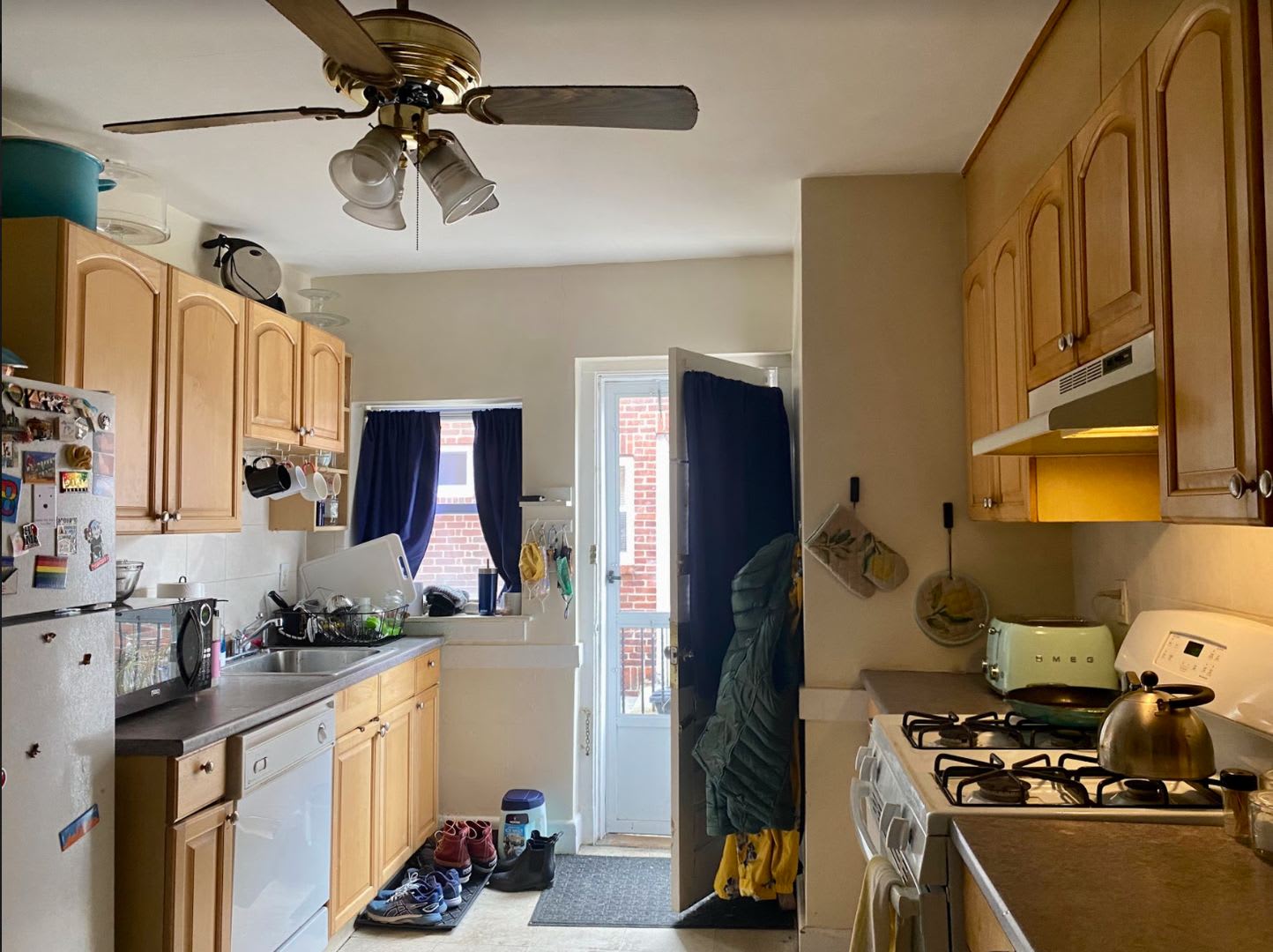 Large 2 Bed Unit In The Heart Of Oak Square – photo 1