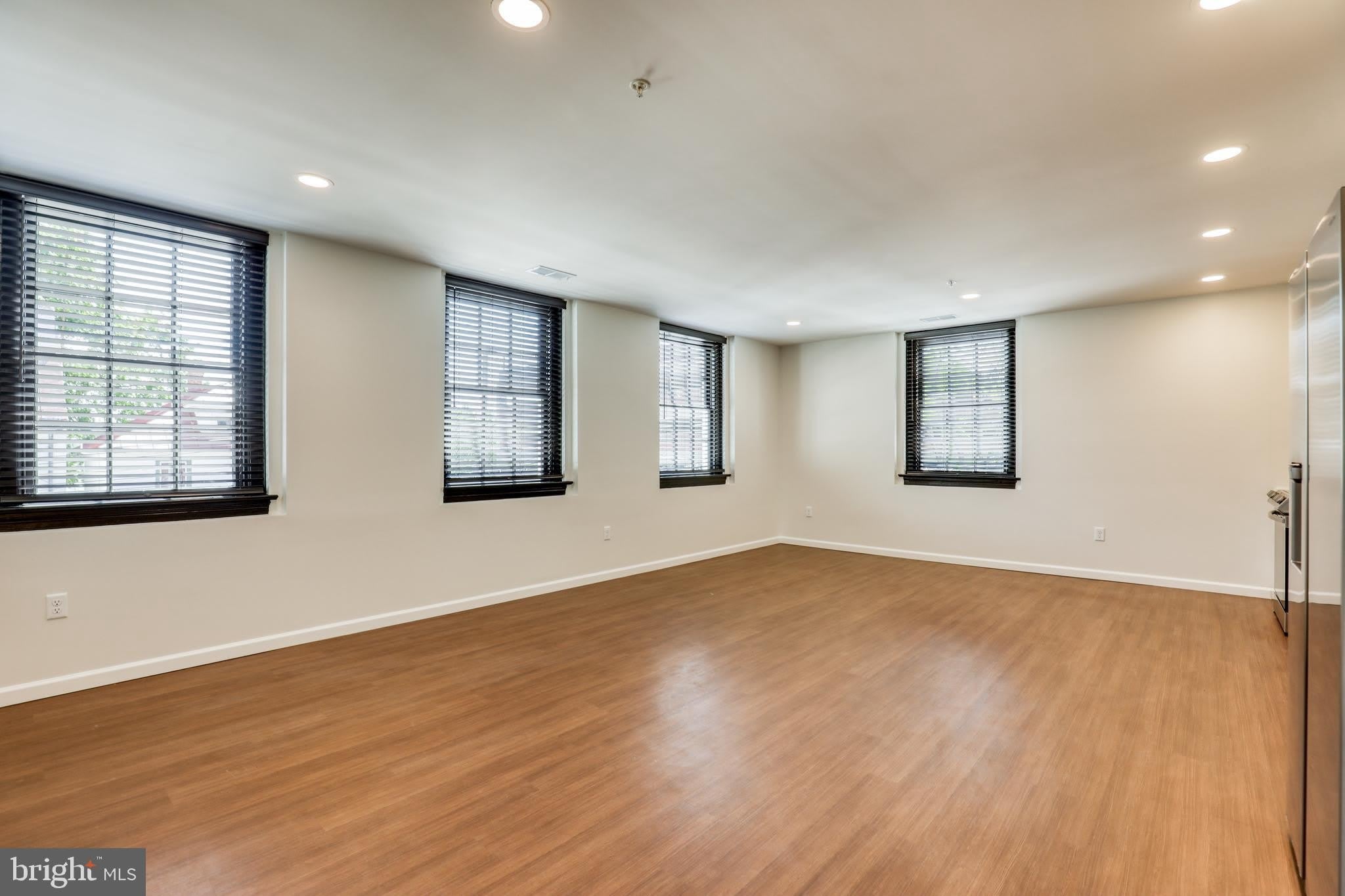 210 E BOSCAWEN ST – photo 2