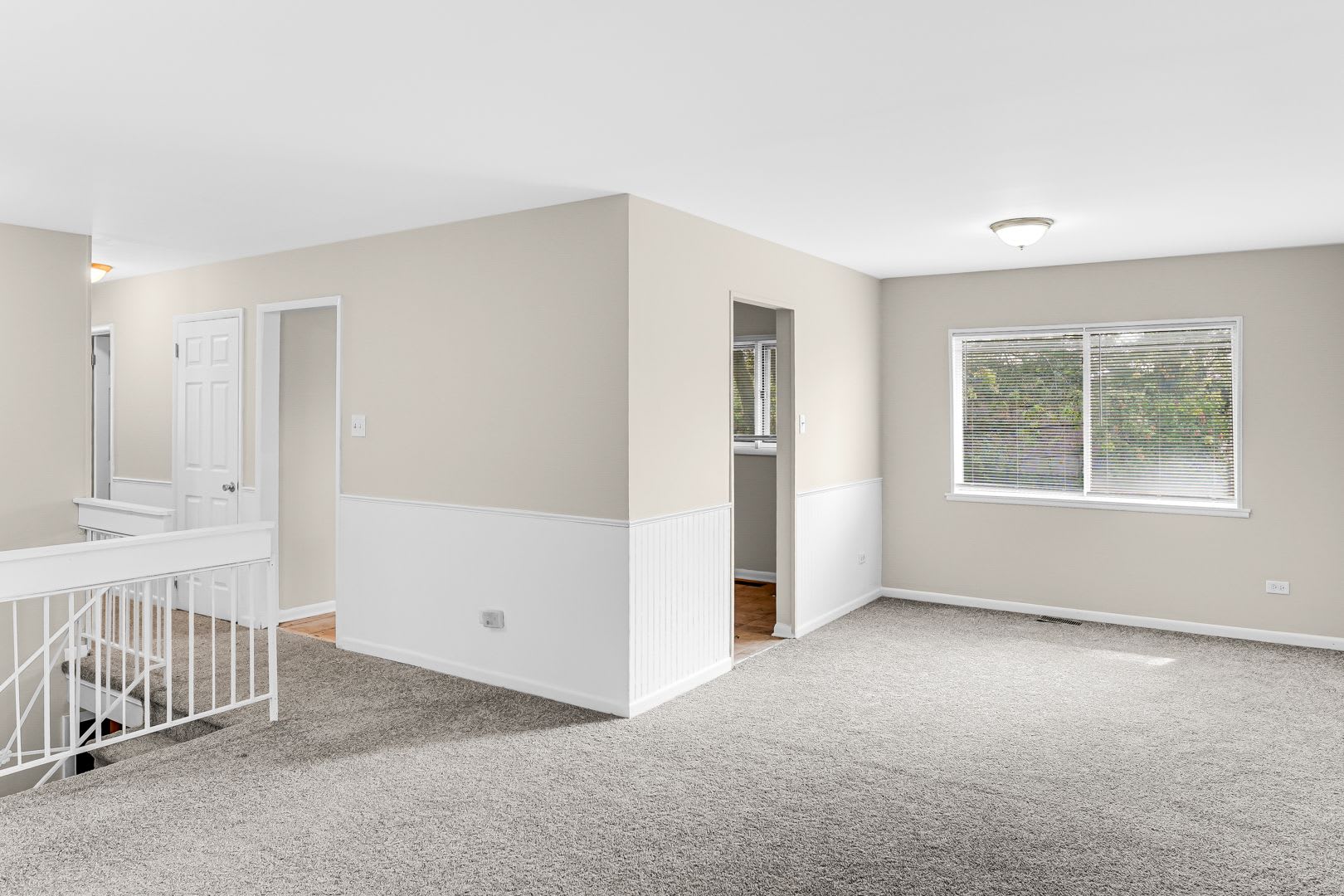 4-Bedroom, 2-Bathroom Home in Richton Park – photo 2