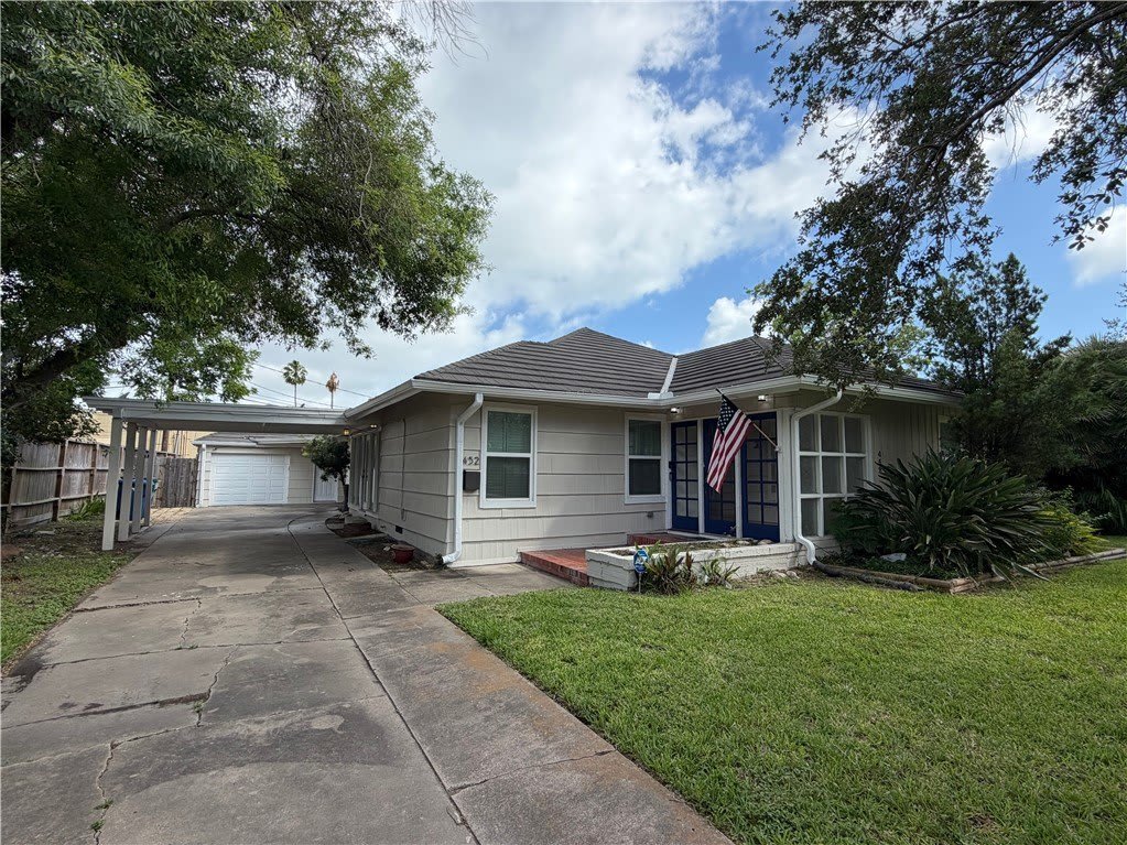 452 Delaine Drive – photo 2