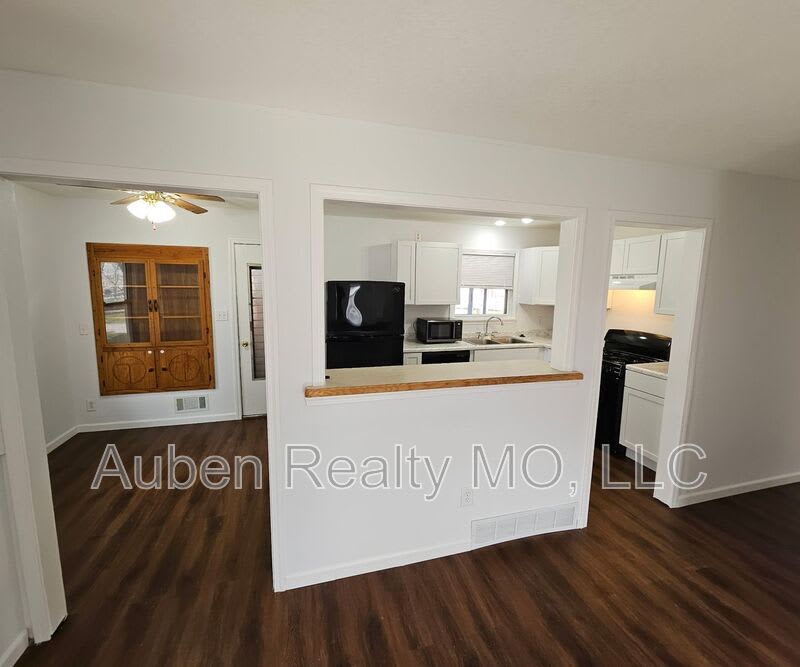 20808 E 13th Ter S. – photo 5