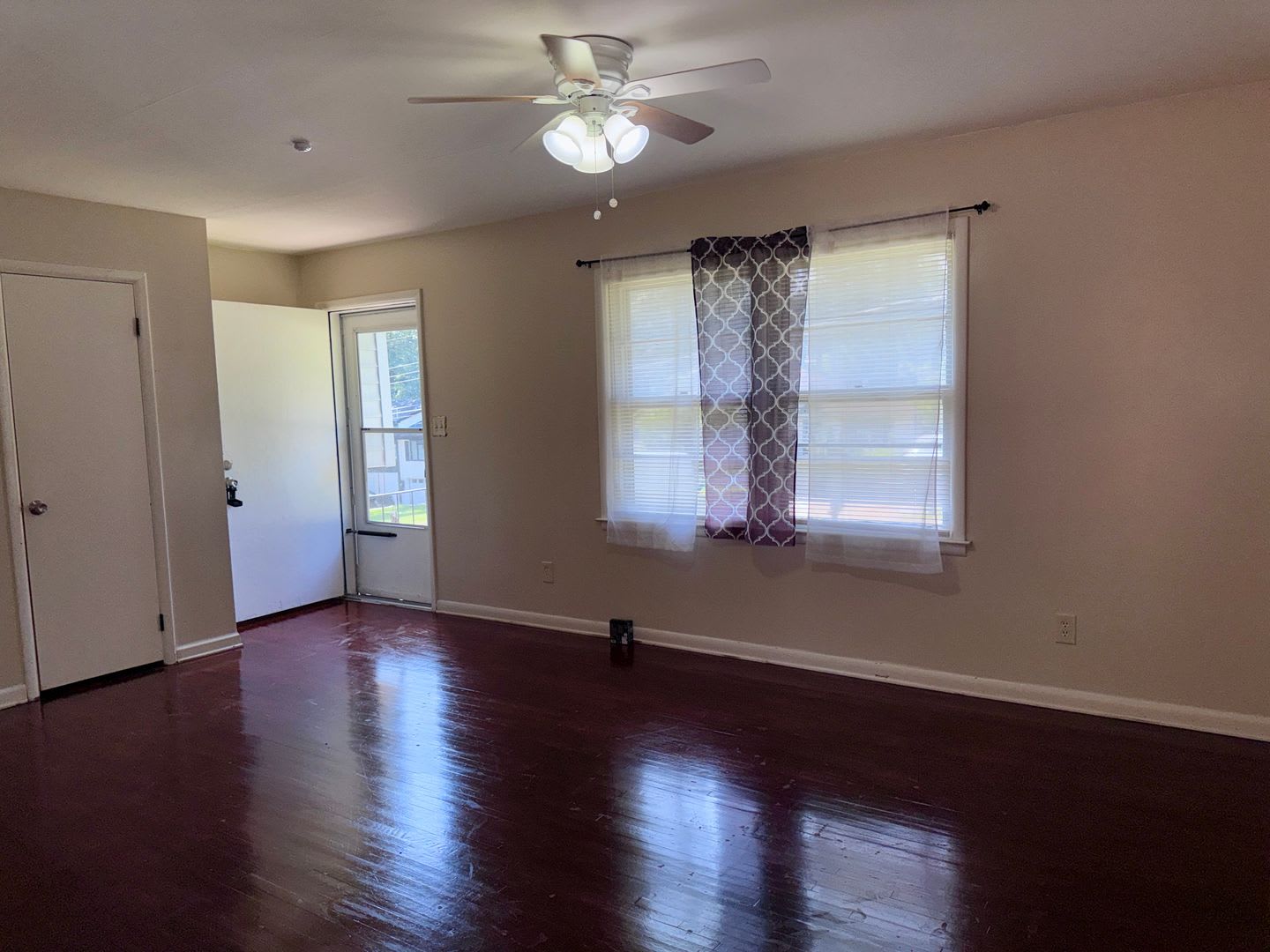 Great 3 Bedroom Mid-Centrury Split Level Home With a Retro Feel!! – photo 4