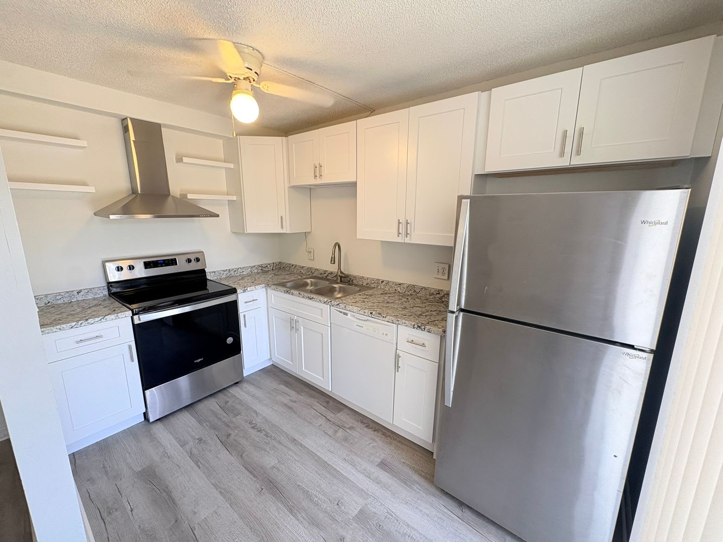 *NEWLY RENOVATED!* MUST SEE – photo 2