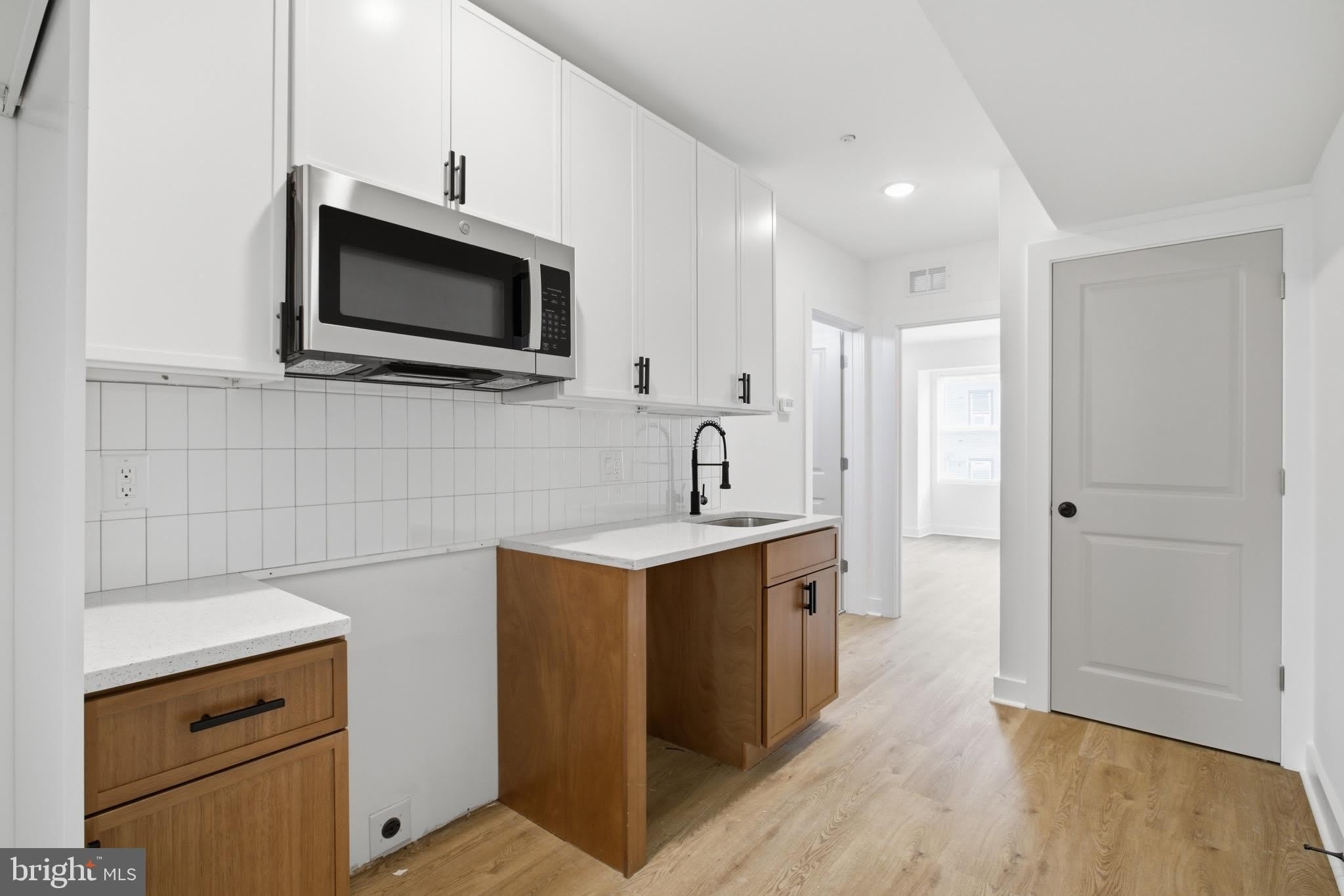 2216 N FRANKLIN Street – photo 1