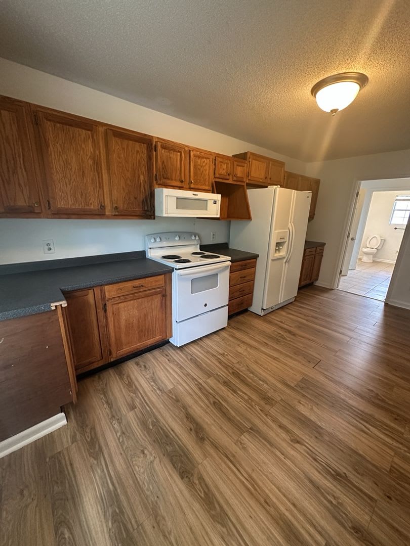 Quiet 3 Bedroom 2 Bath With Creek Access Pet Friendly – photo 5