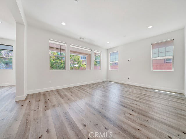 10382 Elizabeth Lane – photo 4