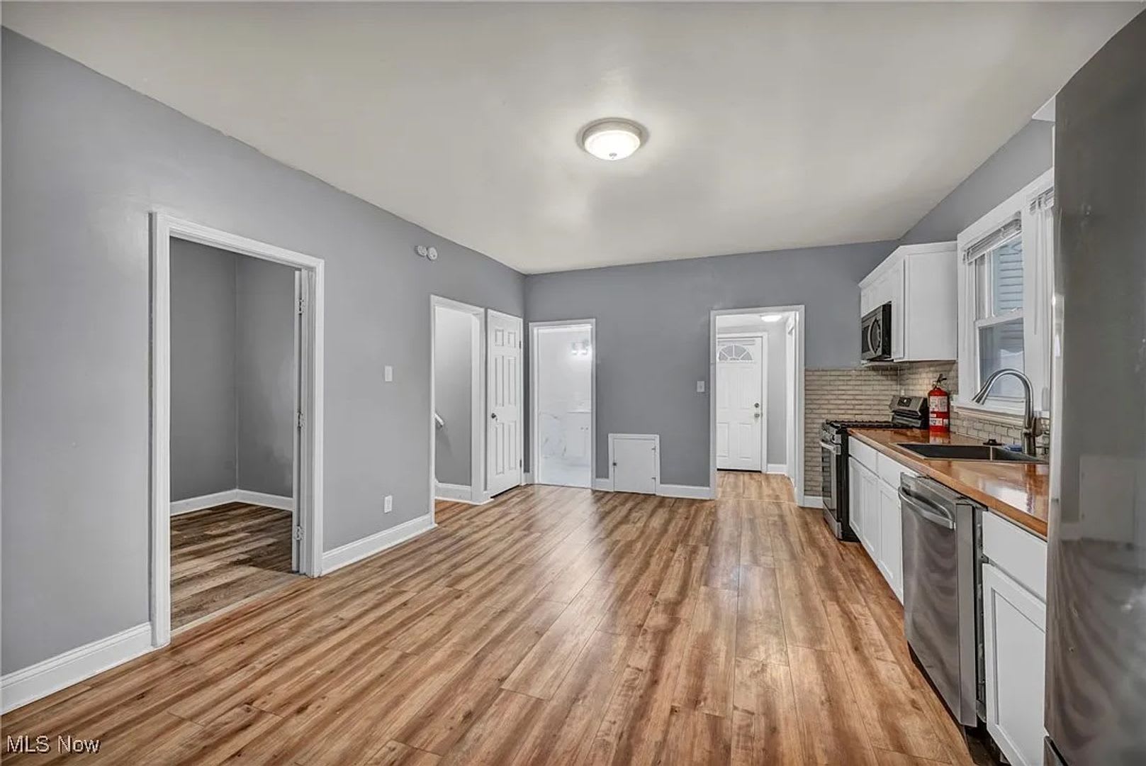 Fully Updated Home with Washer and Dryer – photo 4