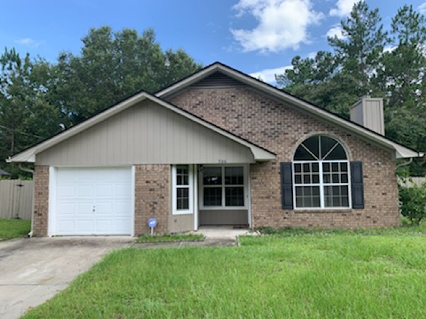 3 Bedroom 2 Bath Pet Friendly Home – photo 1