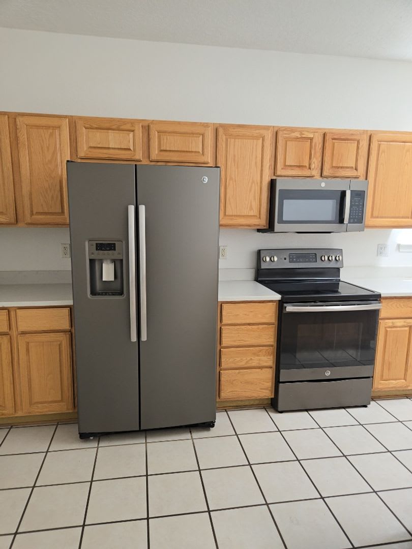 3 Bedroom, 2 Bathroom Home! Schedule a Showing! – photo 3