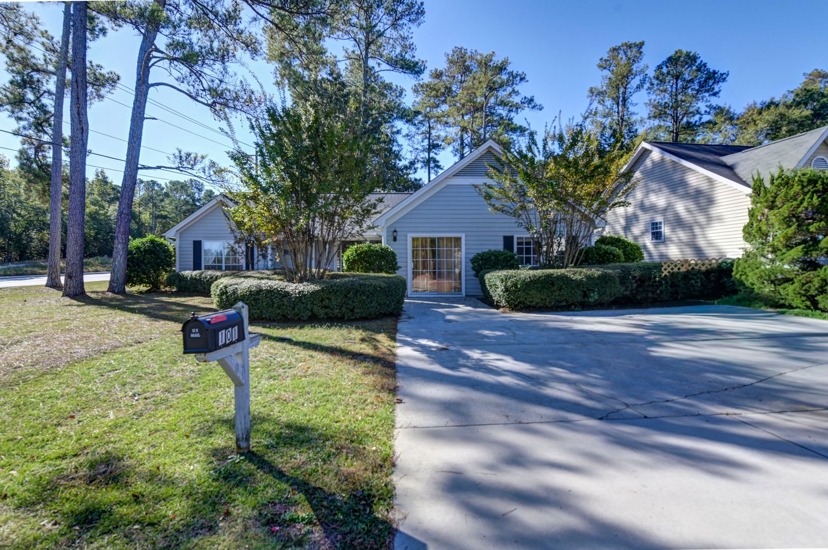 Charming 3-Bedroom, 2 bathHome in Columbia — $2,200/Month! – photo 2