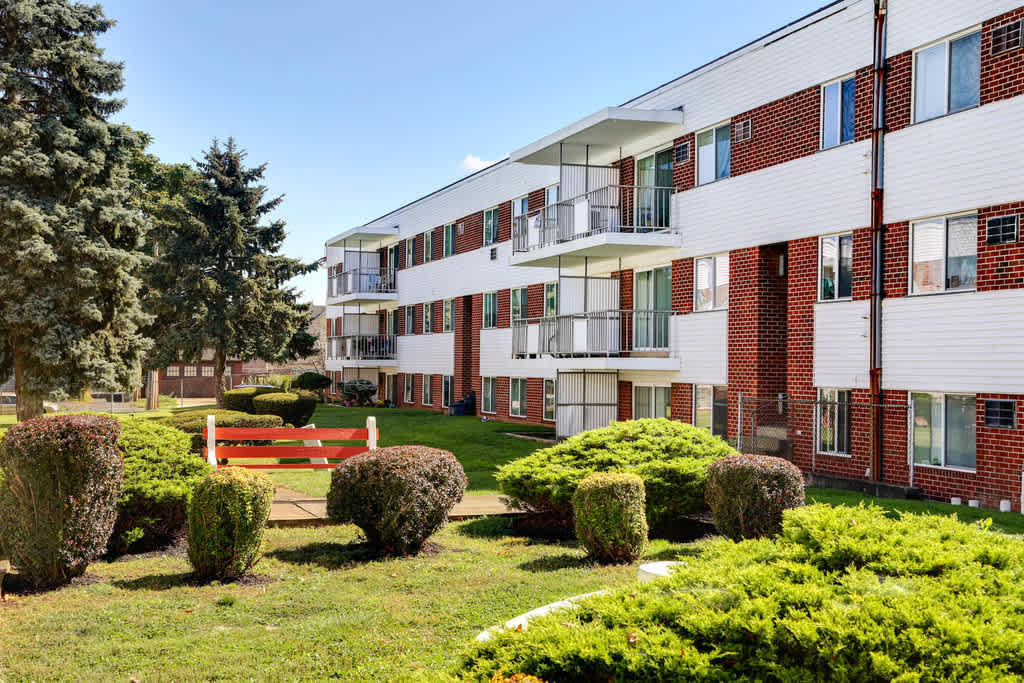 Washington Court – photo 1