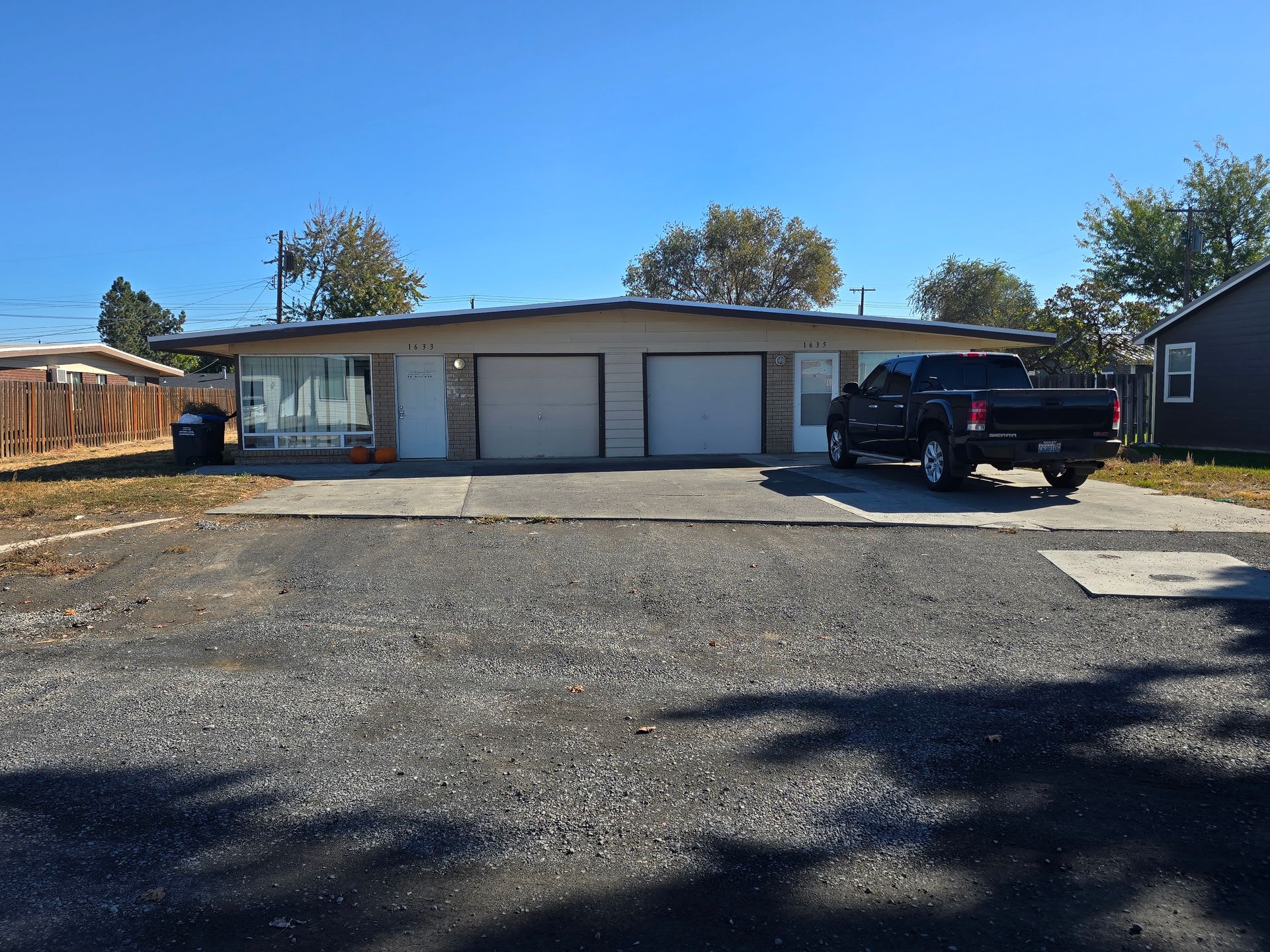 2 Bedroom Duplex Apartment 300 Move In Credit Available – photo 2