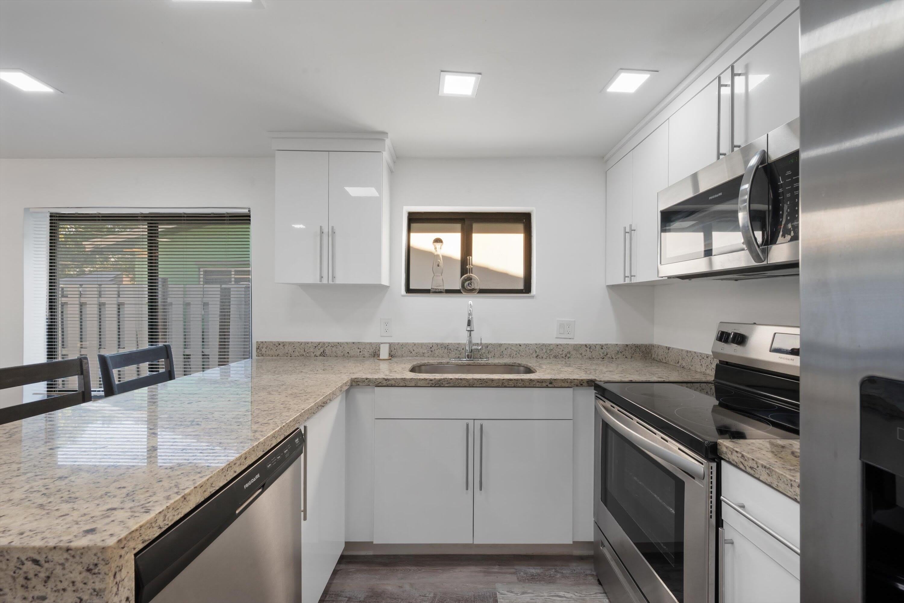 836 SW 13th Court – photo 5