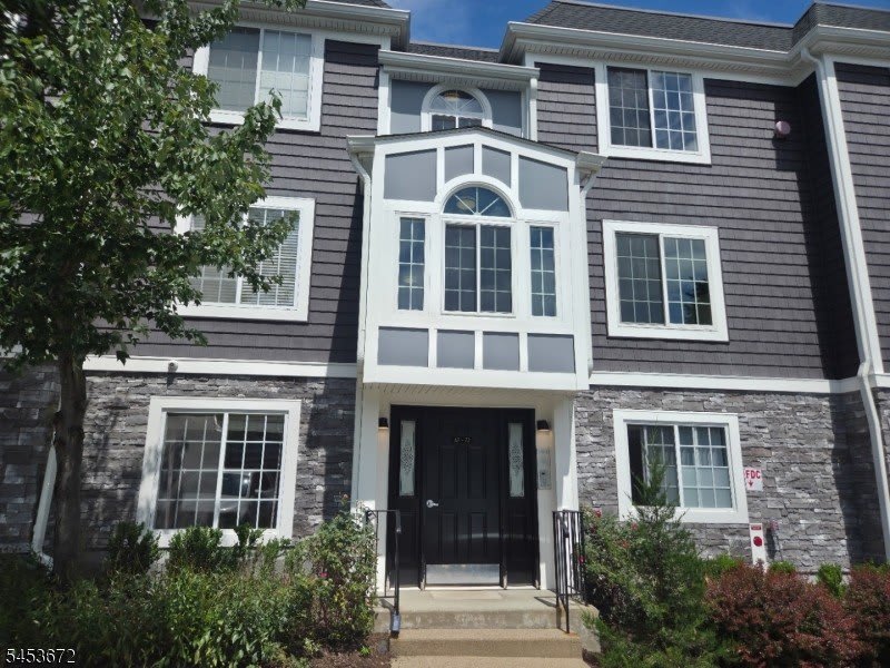 67 Village Dr – photo 1
