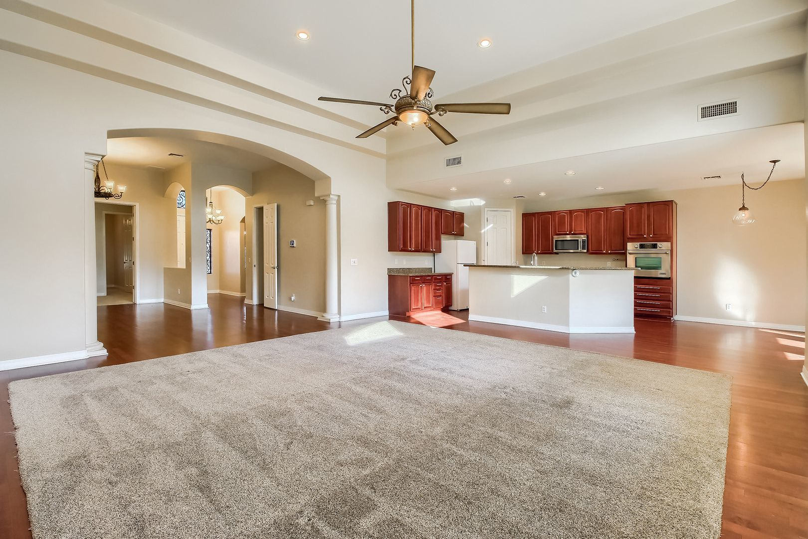4 bedroom, 2.5 bath house with pool and putting green – photo 2