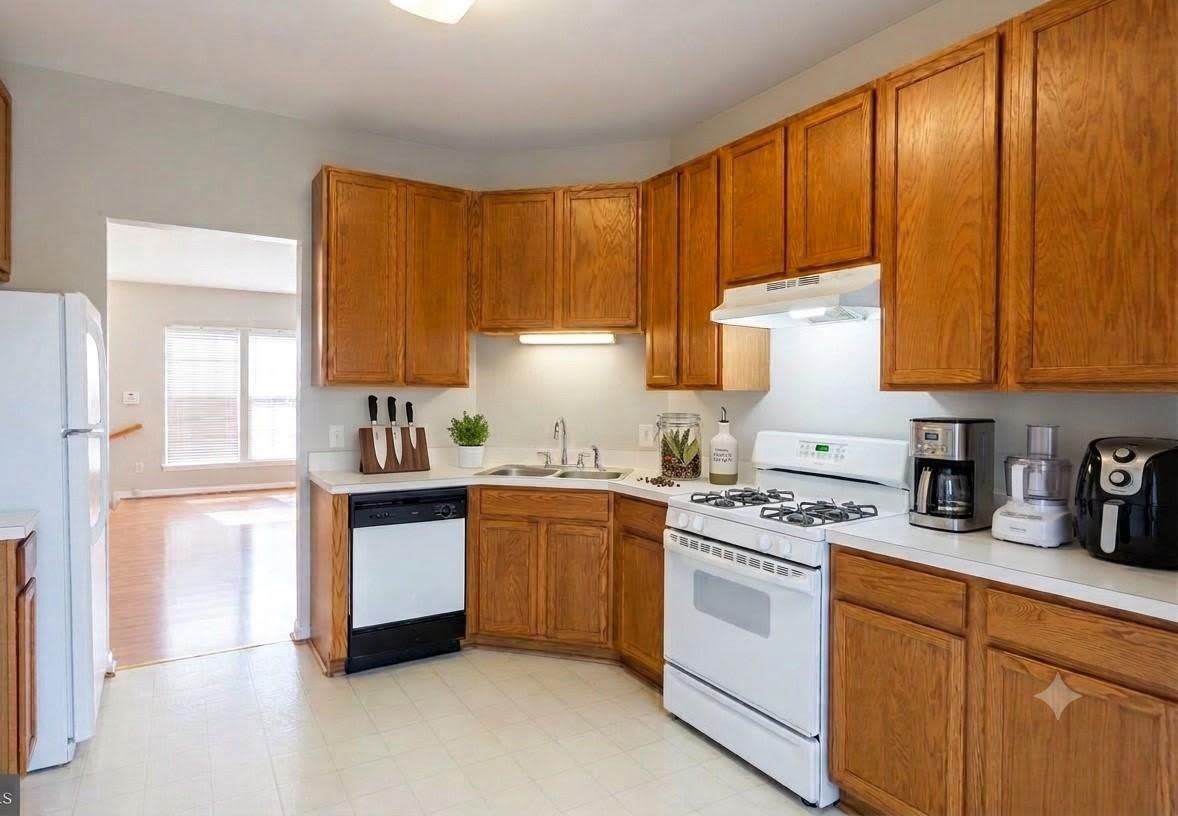 10038 MOXLEYS FORD Lane – photo 5