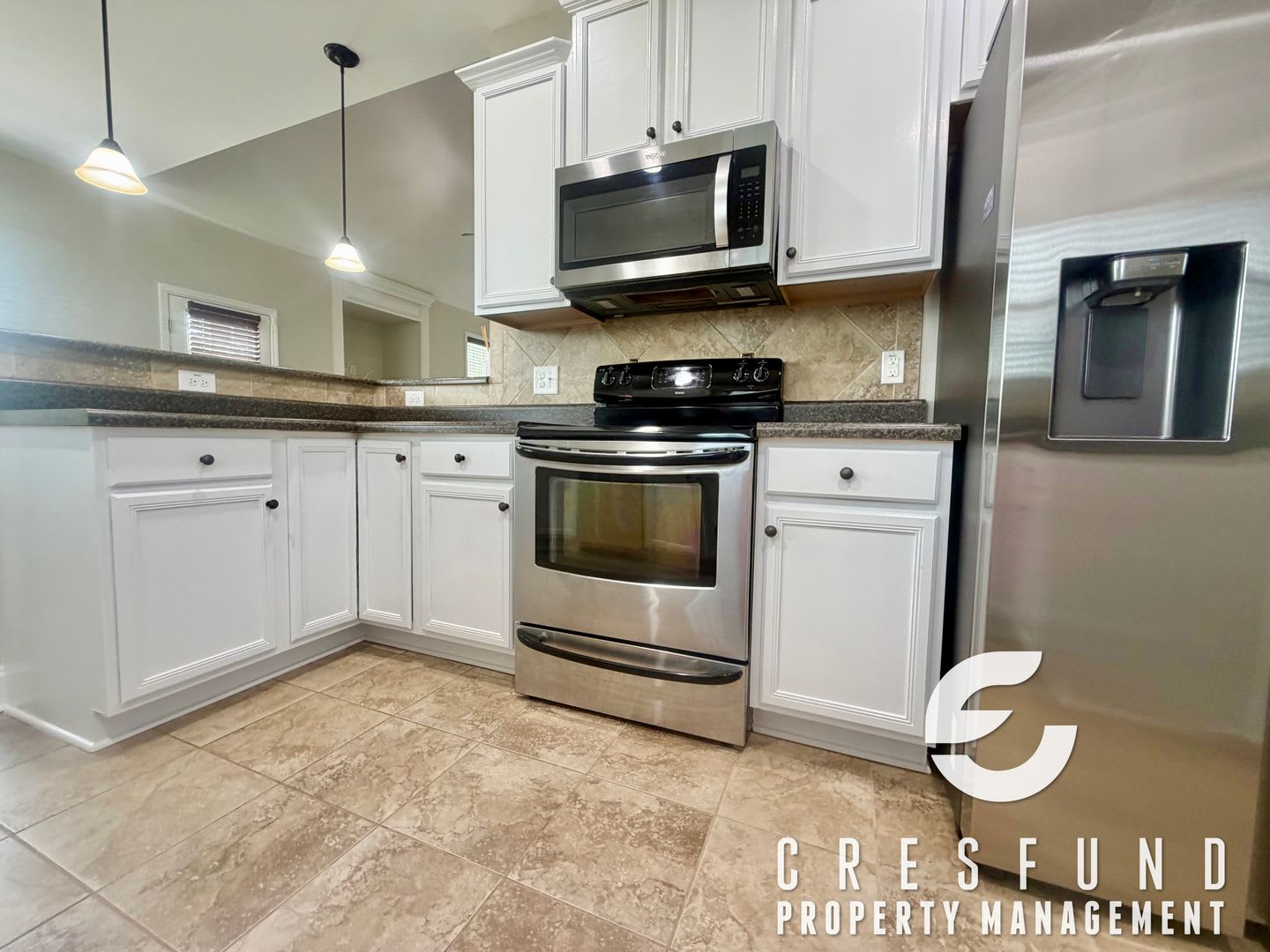 Spacious 3Br 2.5 Bath with Bonus room Fenced in yard – photo 5