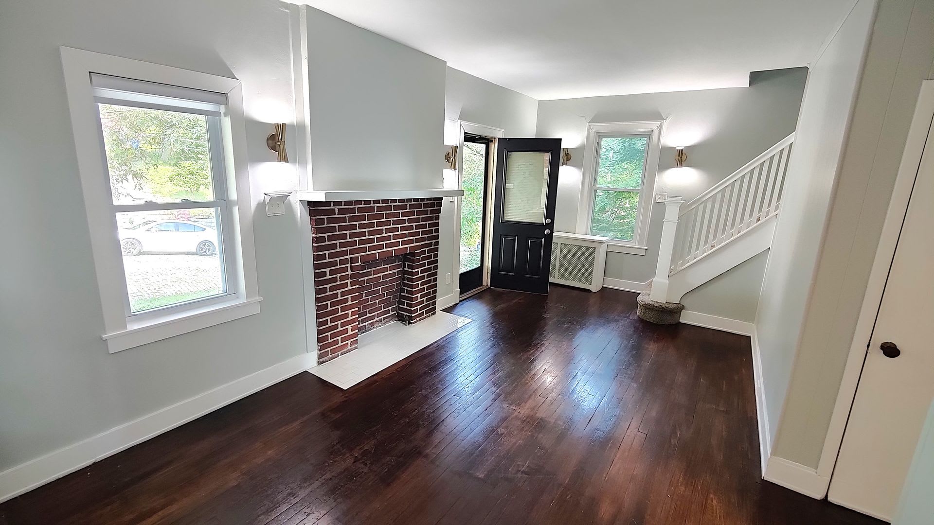 *Beautifully Updated & Spacious 3BD/2BA Single Family Home Available in East Liberty* – photo 4