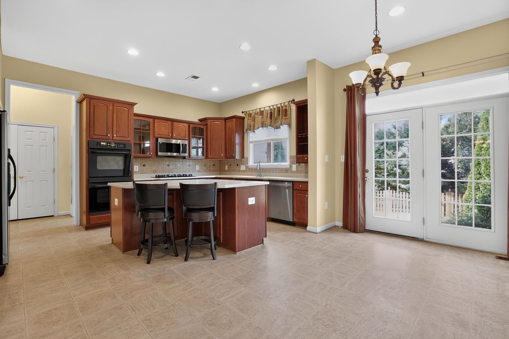 Luxurious 4 Bedroom 4.5 Bathroom SFH in Ashburn! – photo 2