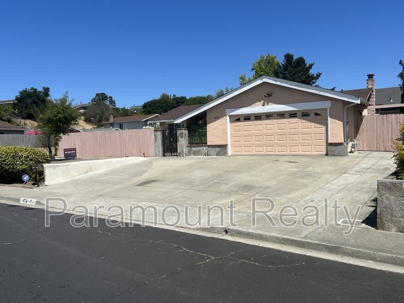 974 Coral Dr – photo 3
