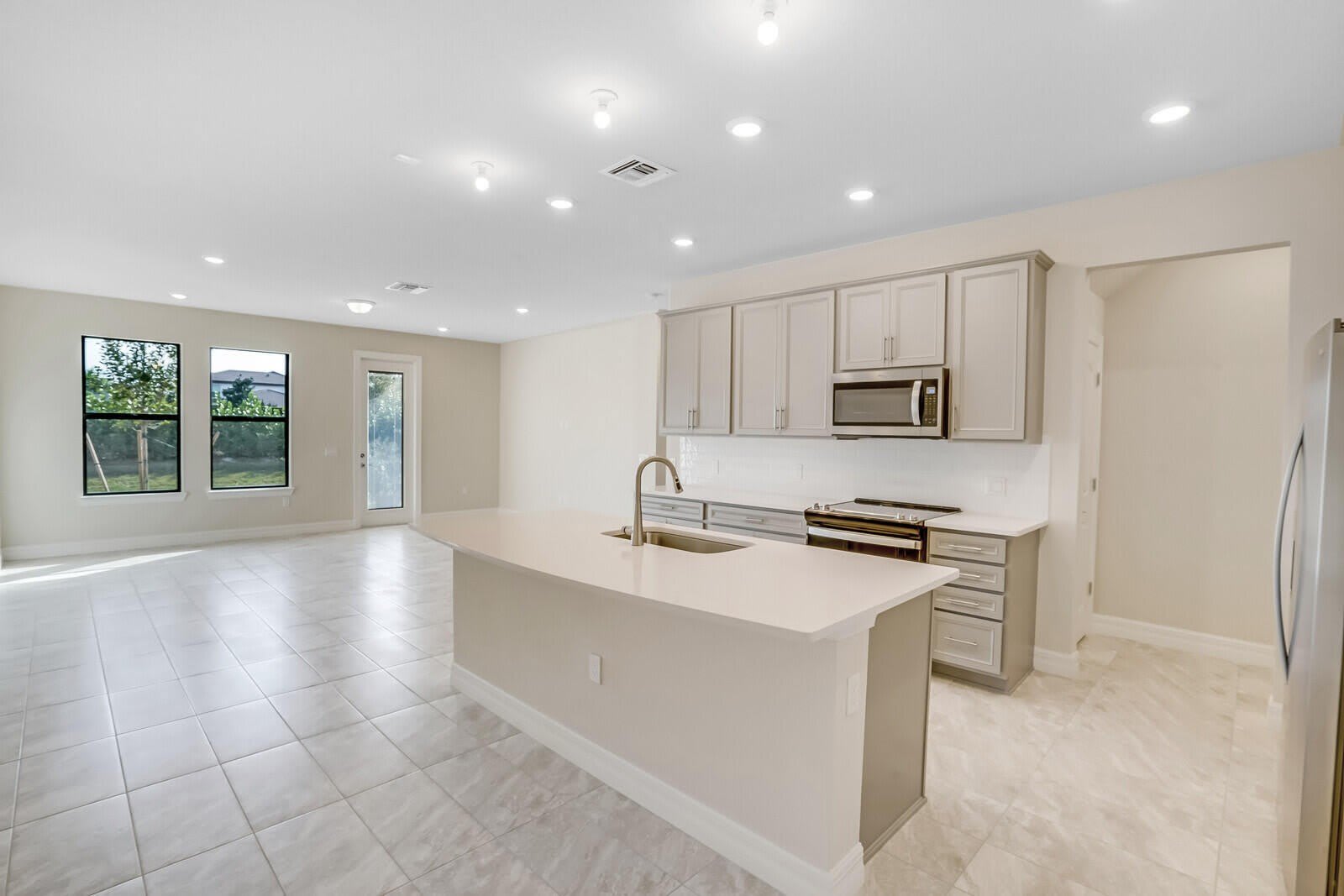 8656 Escue Street – photo 3
