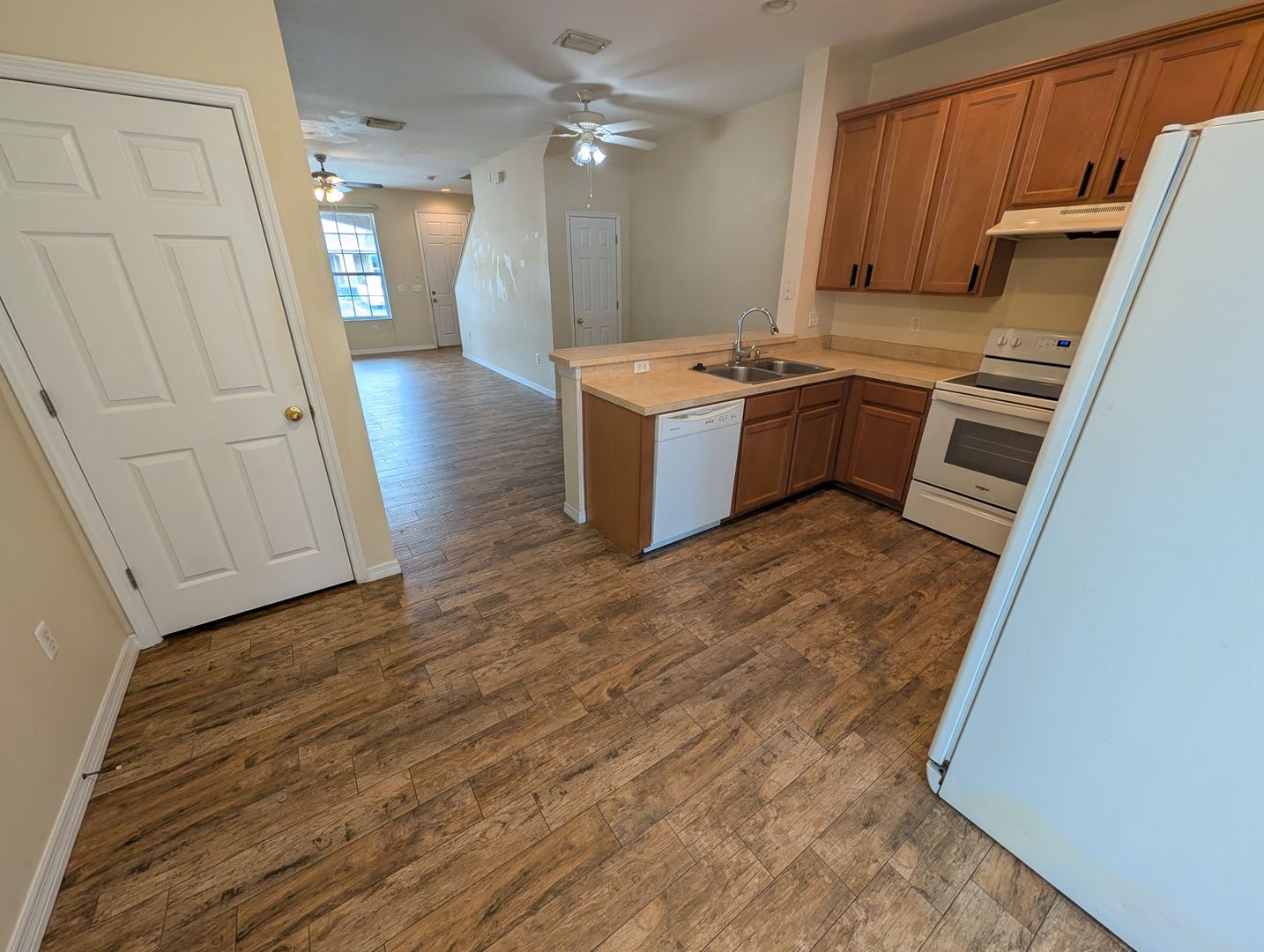 For Rent- 2 Bed 2 And – photo 3