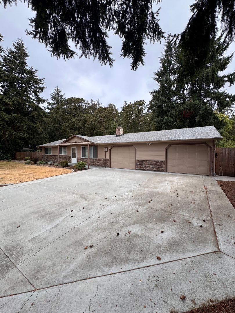 Quiet Cul-de-Sac Living: 3 Bed, 2 Bath Single-Story Home – photo 3