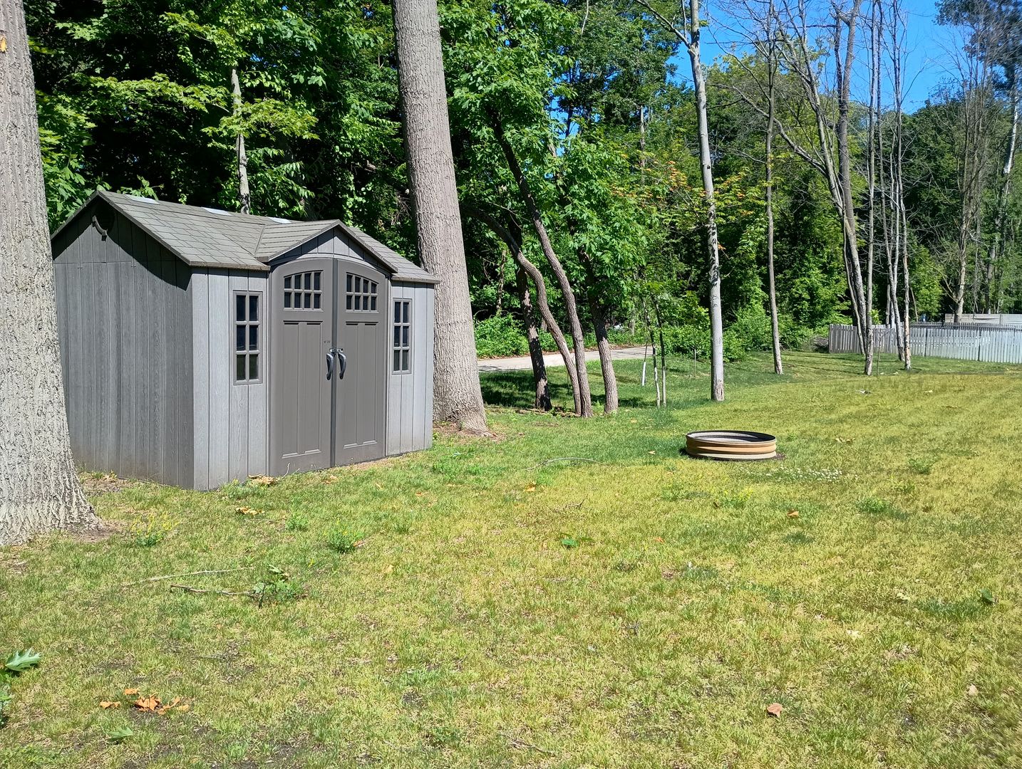 AVAILABLE NOW! 3 bed 2 bath Single Family home in Norton Shores! – photo 4