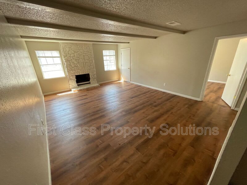 2612 N Ann Arbor Ave – photo 3