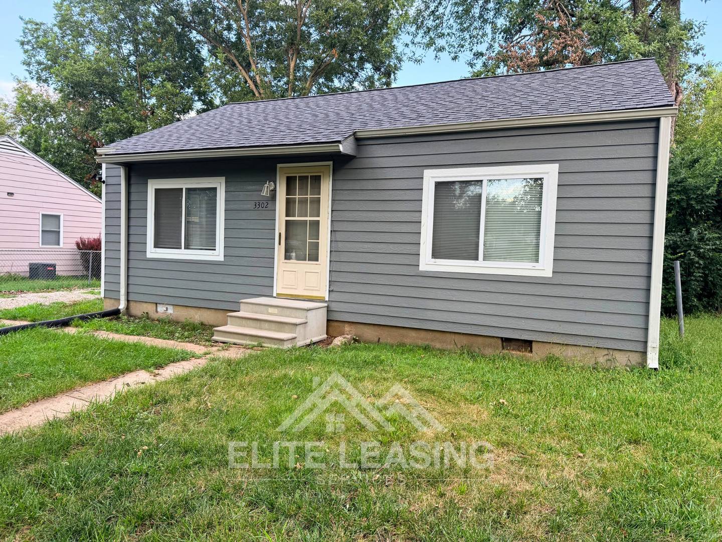 Bright & Charming 2-Bedroom Home with Large Yard – photo 1