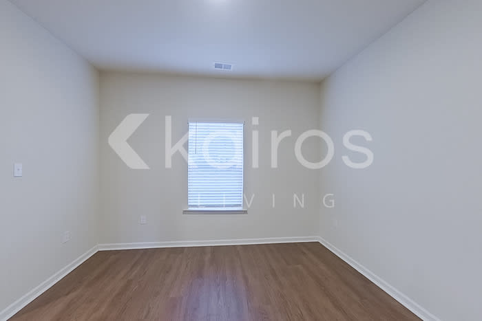 1100 Freedom Parkway – photo 2