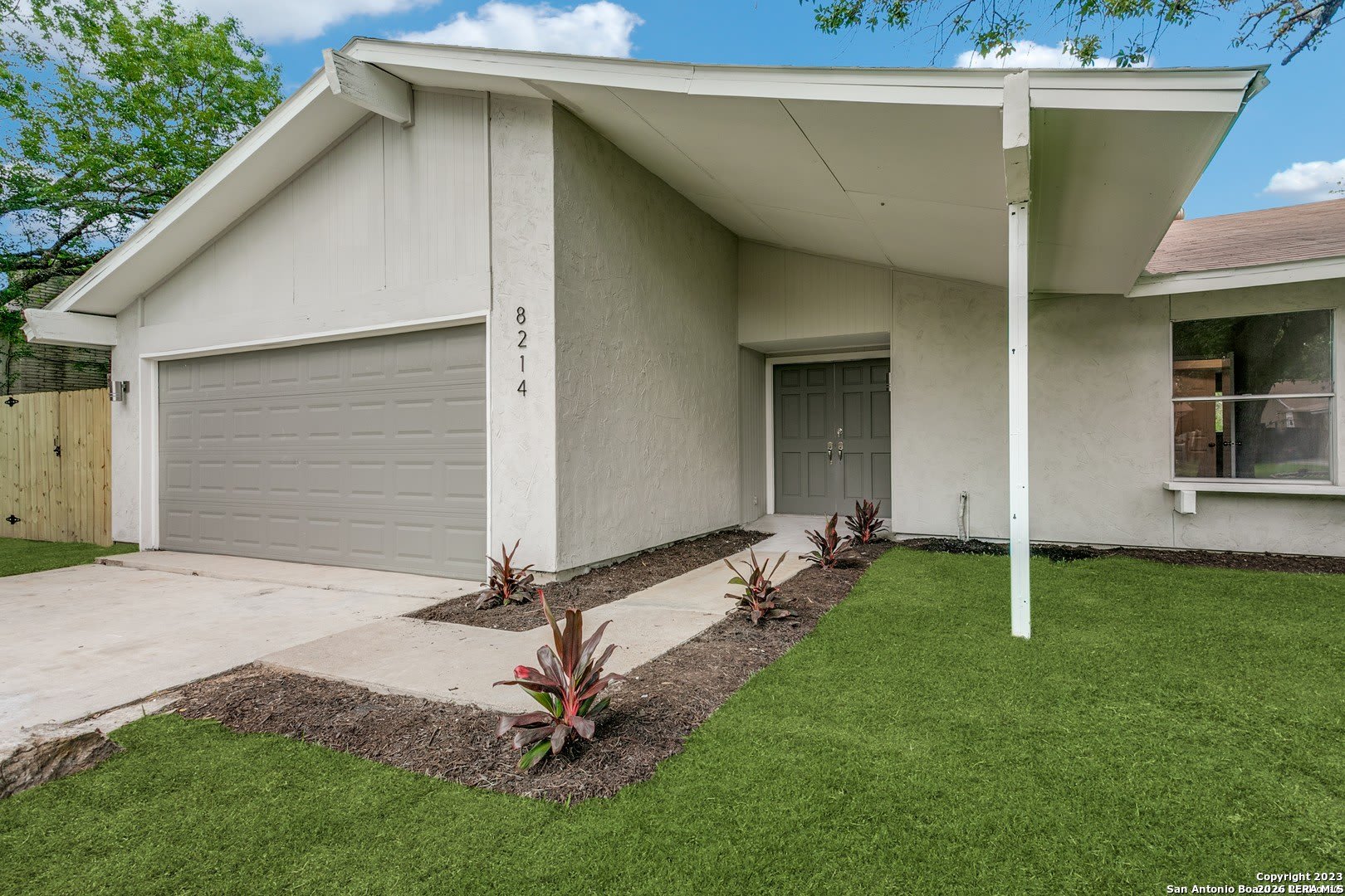 8214 Banbury Dr – photo 2