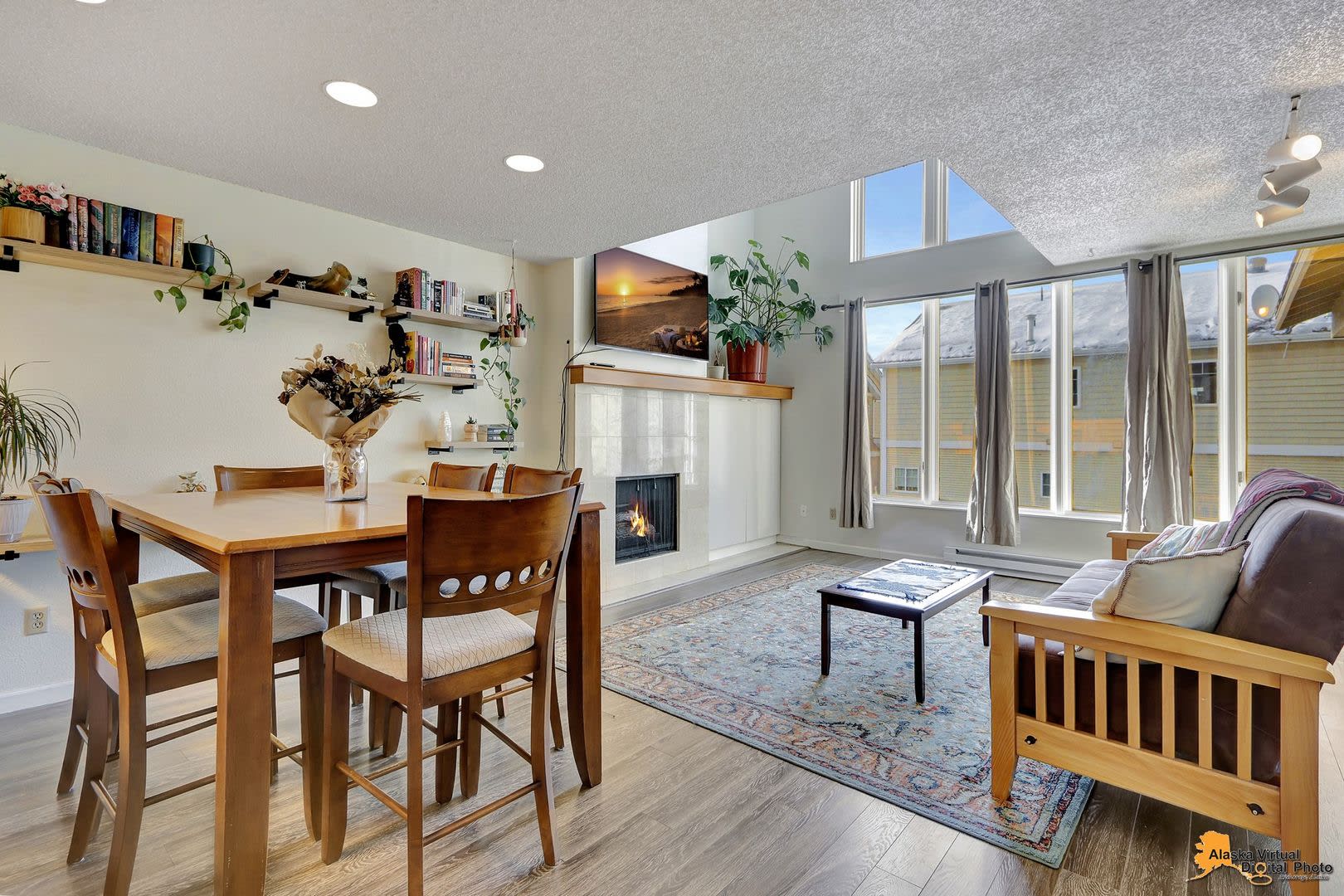 Luxurious Turnagain Townhouse Living! – photo 4