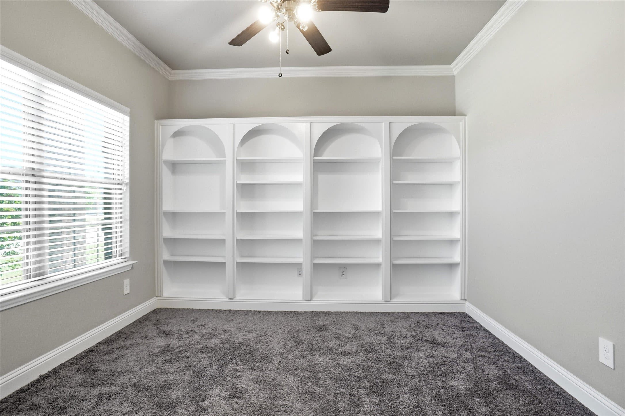 686 Navasota Drive – photo 3