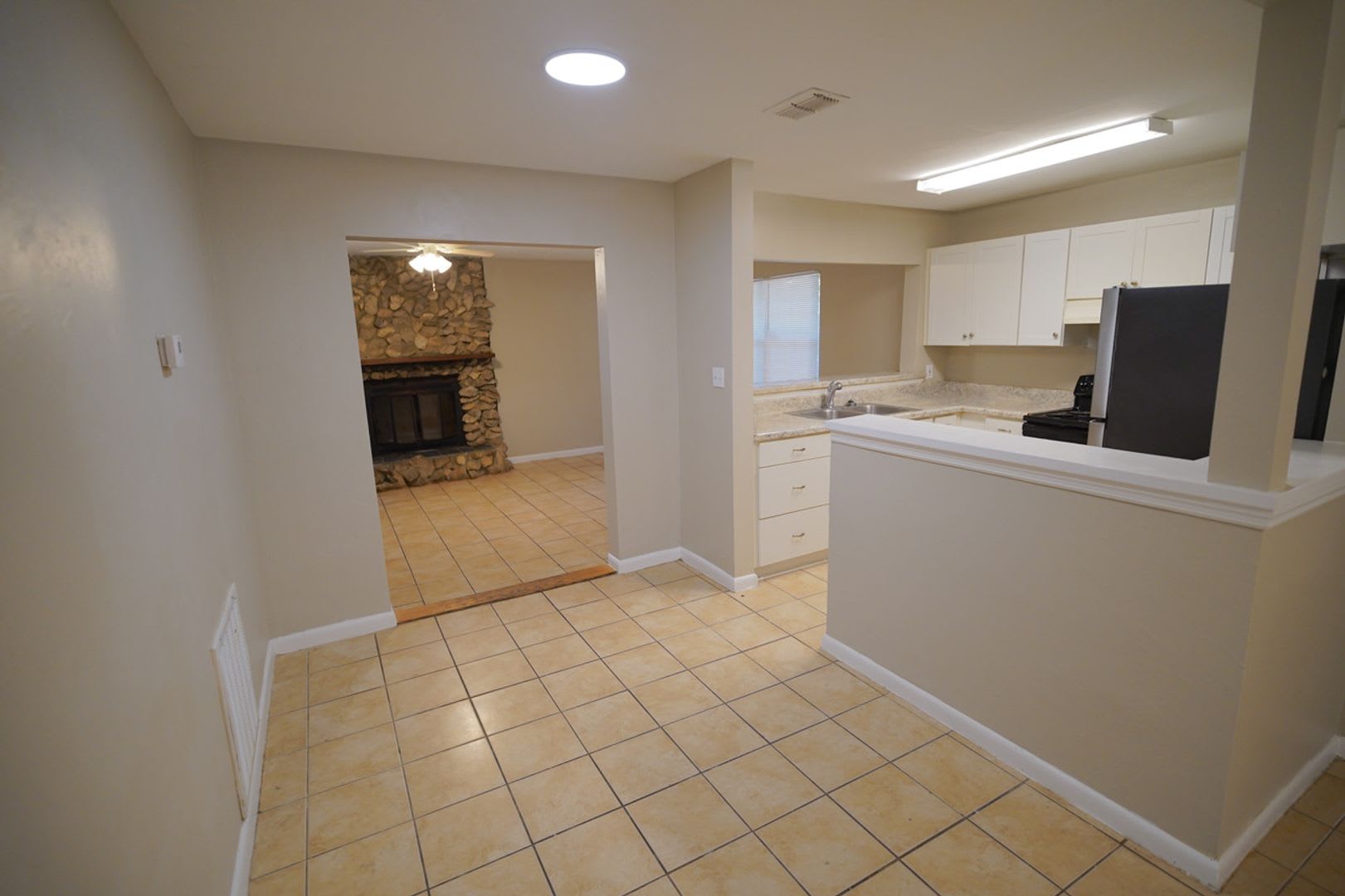 3 Bed / 2 Full Bath Home off Orange Ave – photo 4