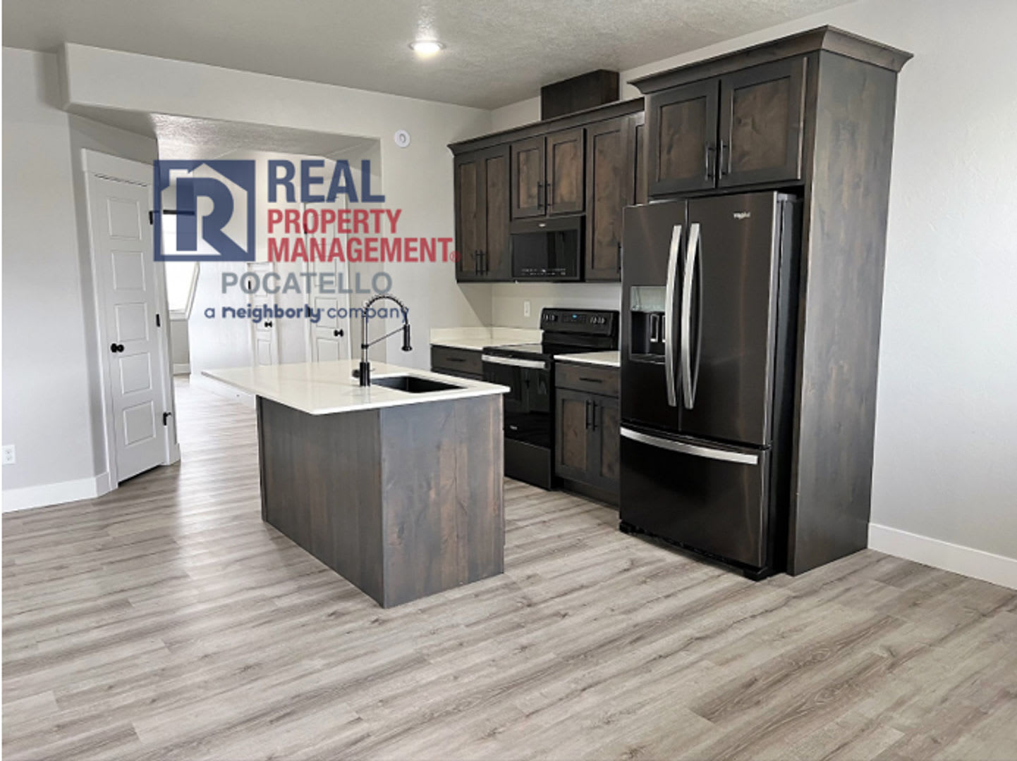 3 Bedroom 2.5 Bathroom Town Home – photo 4