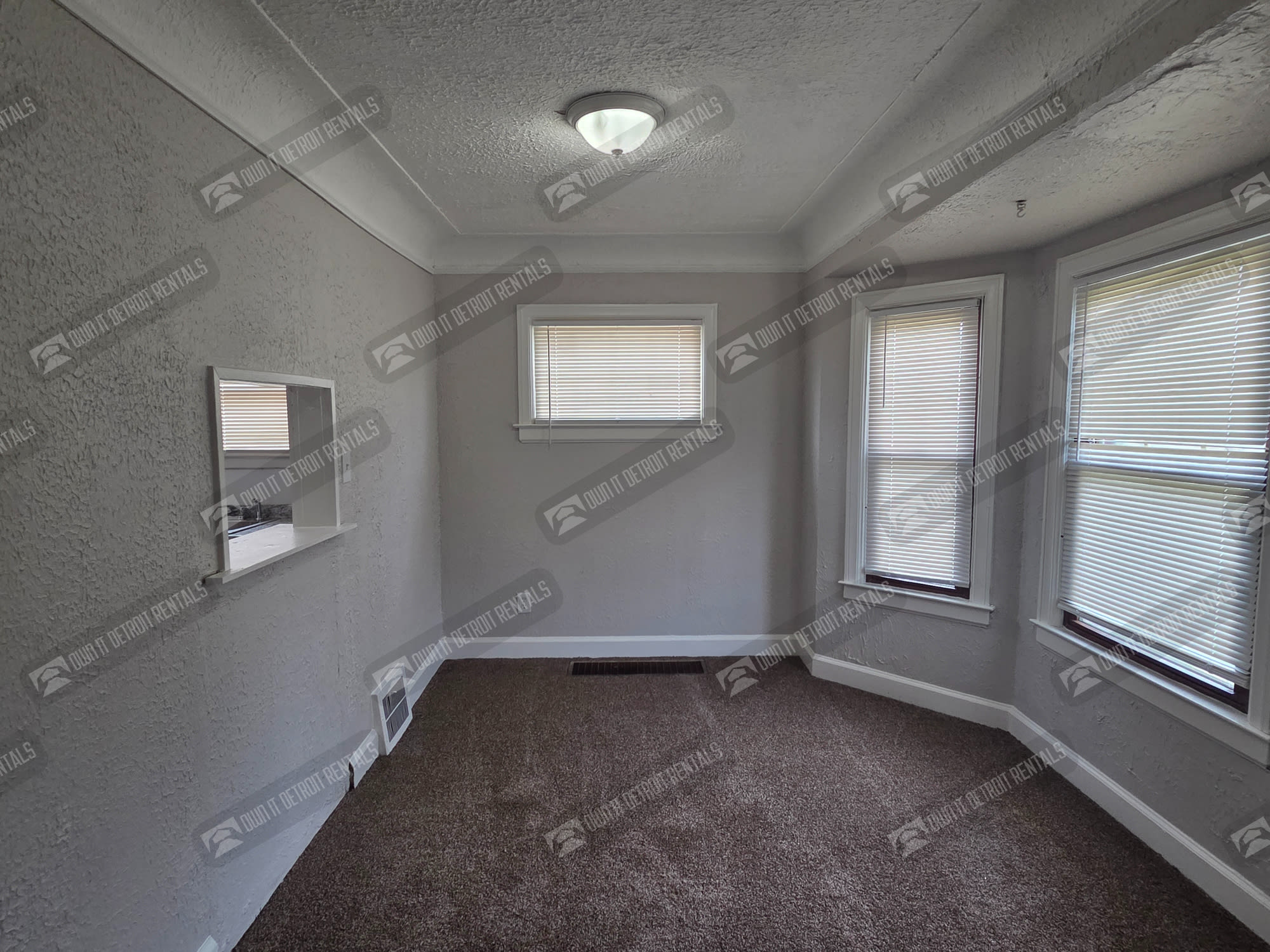 8891 Whitcomb St – photo 3