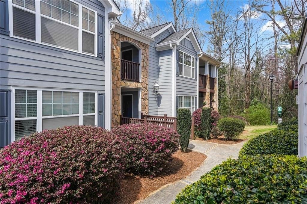 708 Madison Lane SE – photo 1