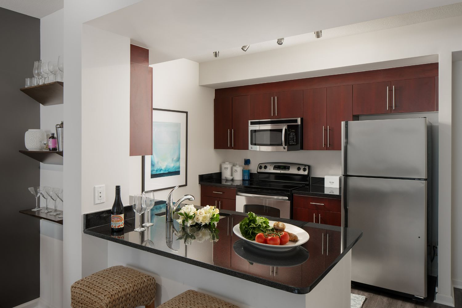 909 Apartments – photo 3