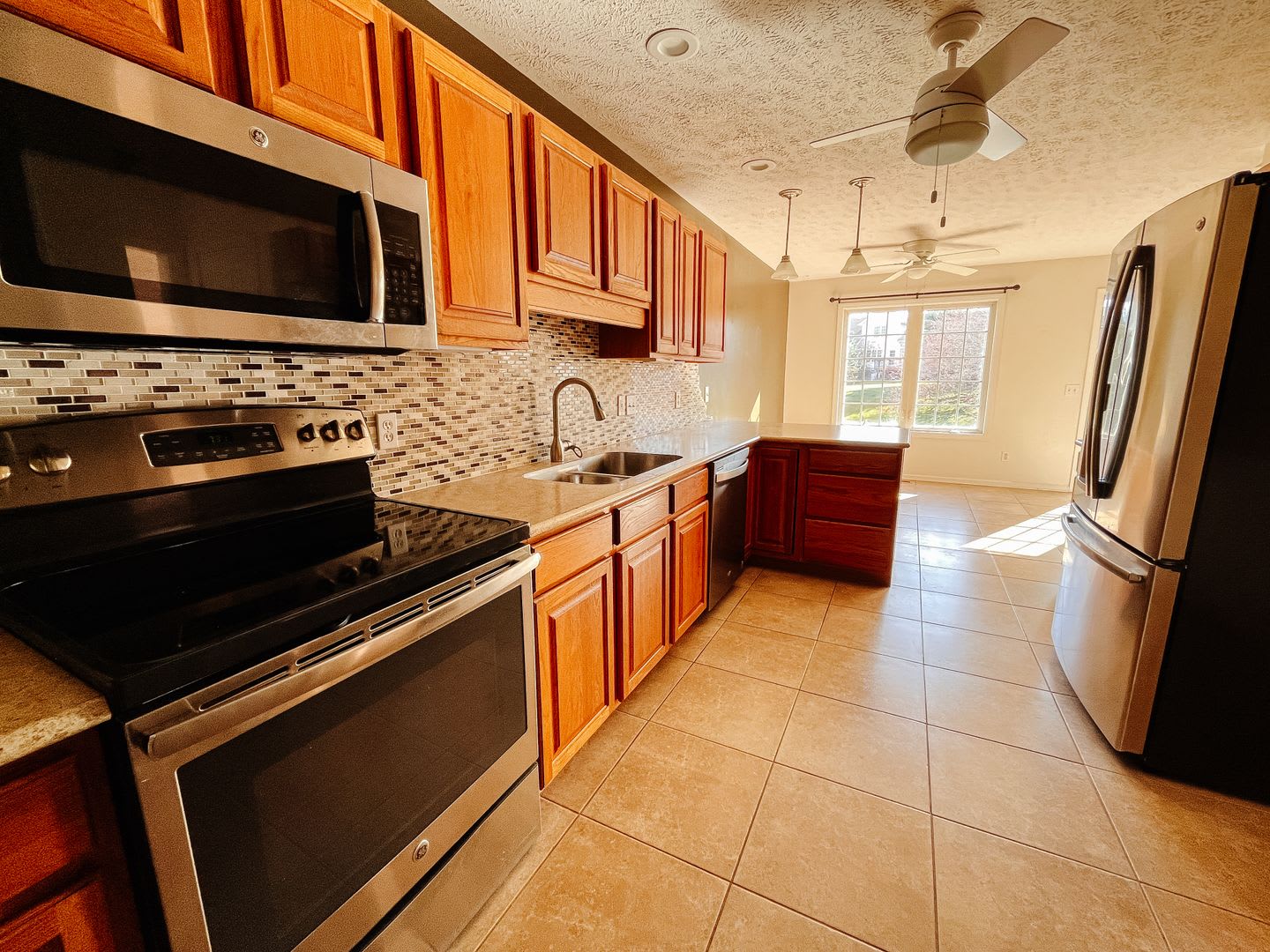 Renovated 3 Bedroom, 3 Bath Townhouse with 2-car garage and views! – photo 3